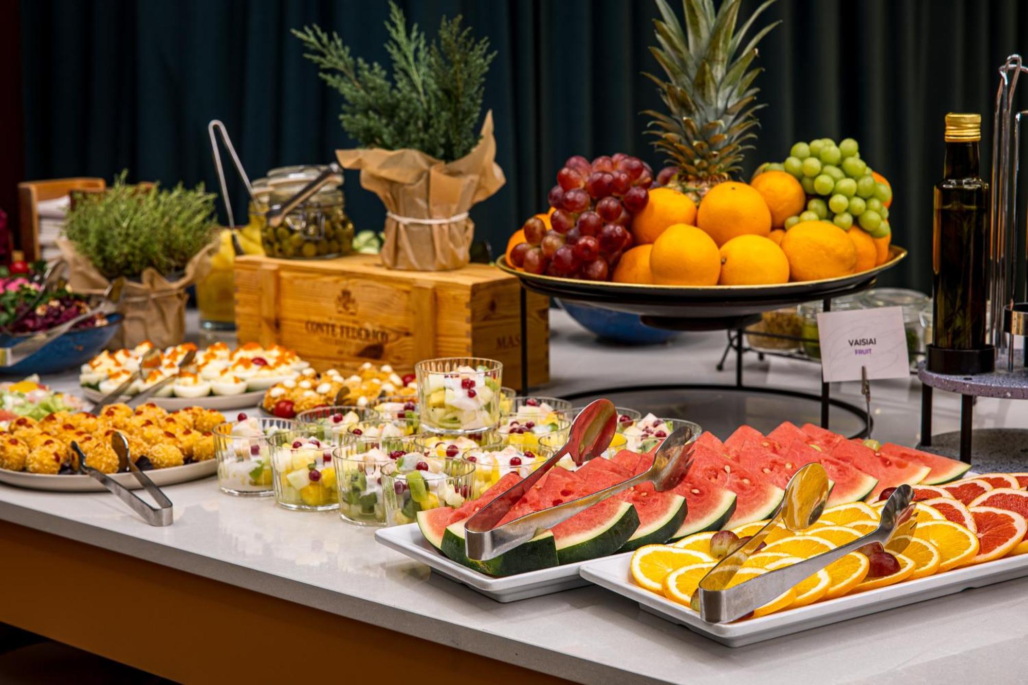Mercure Palanga Vanagupe Resort & Spa Екстериор снимка A fruit salad buffet